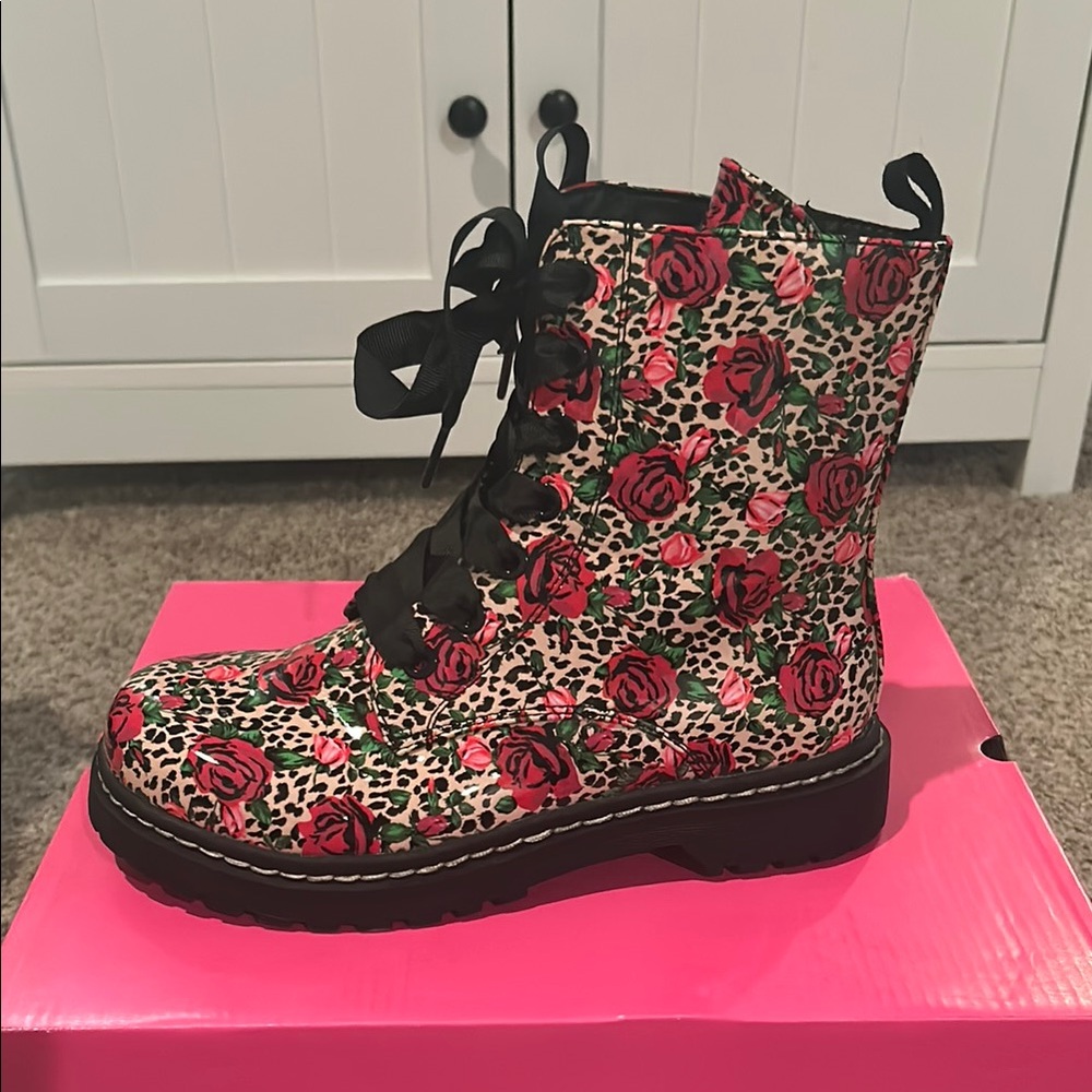 NIB Betsey Johnson Floral Combat Boots
